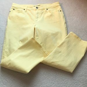 Lands’ End Mid Rise Crop Jeans Yellow Size 10